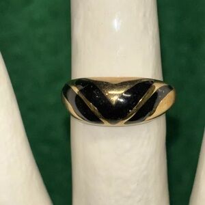 Vintage Avon Domed Gold Tone & Black Enamel Ring Size 7 Retro 90s